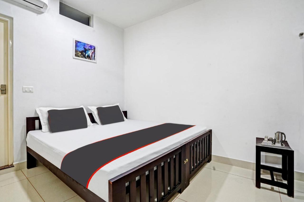 Hotel Collection O White House Pearl à Kochi Extérieur photo